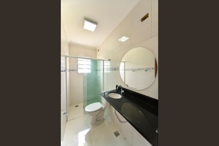 Casa à venda com 225m², 3 quartos e 3 vagasBanheiro da suite