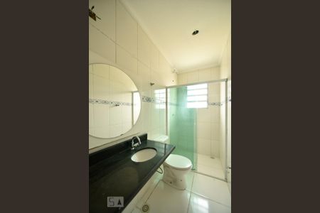 Casa à venda com 225m², 3 quartos e 3 vagasBanheiro 