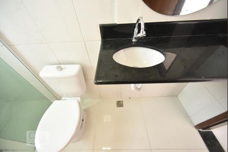 Casa à venda com 225m², 3 quartos e 3 vagasBanheiro da suite