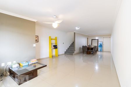 Sala de casa à venda com 3 quartos, 150m² em Vila Brasílio Machado, São Paulo