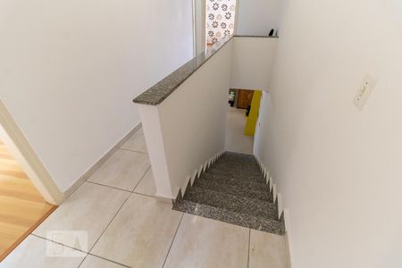 Casa à venda com 150m², 3 quartos e 2 vagasEscada