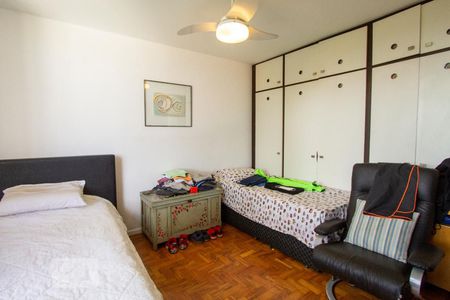 Suíte de casa à venda com 4 quartos, 400m² em Alto da Lapa, São Paulo