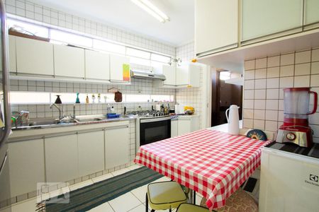 Casa à venda com 400m², 4 quartos e 2 vagasCozinha