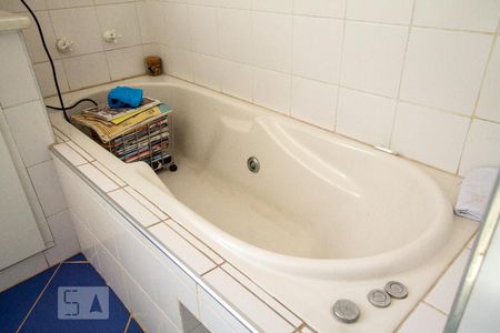 Casa à venda com 400m², 4 quartos e 2 vagasBanheiro 