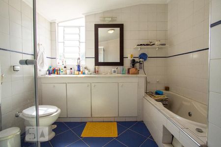 Casa à venda com 400m², 4 quartos e 2 vagasBanheiro 