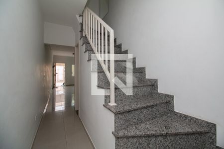 Casa à venda com 118m², 3 quartos e 2 vagasEscada