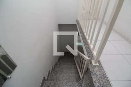 Casa à venda com 118m², 3 quartos e 2 vagasEscada