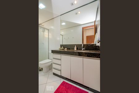 Casa à venda com 371m², 5 quartos e 3 vagas Casa à venda com 371m², 5 quartos e 3 vagasBanheiro da Suíte 2