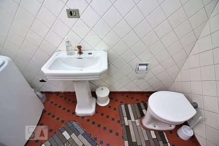 Casa à venda com 240m², 2 quartos e 1 vagaBanheiro