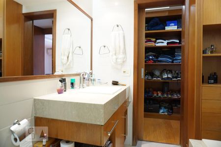 Apartamento à venda com 714m², 3 quartos e 3 vagasBanheiro da Suíte 1