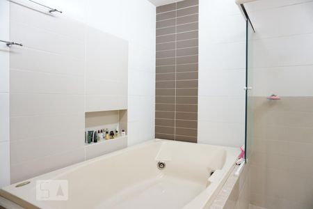 Apartamento à venda com 714m², 3 quartos e 3 vagasBanheiro da Suíte 1