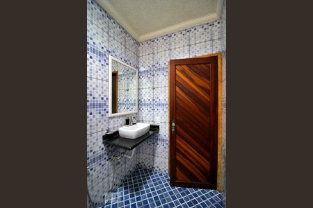 Casa à venda com 190m², 3 quartos e 2 vagasBanheiro