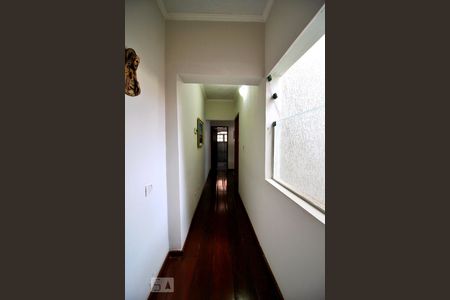 Casa à venda com 190m², 3 quartos e 2 vagasCorredor