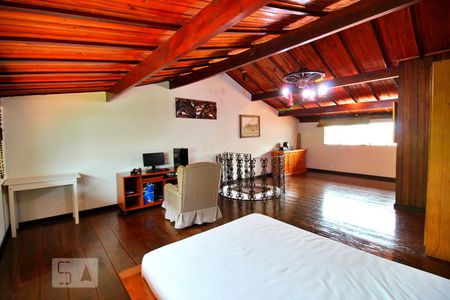 Casa à venda com 190m², 3 quartos e 2 vagasSótão