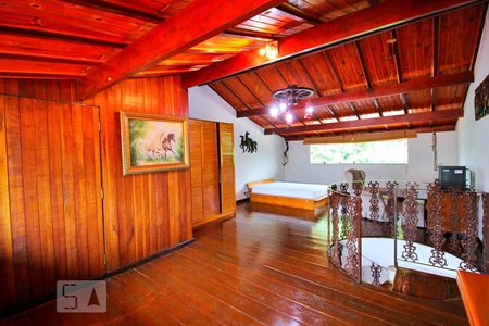 Casa à venda com 190m², 3 quartos e 2 vagasSótão