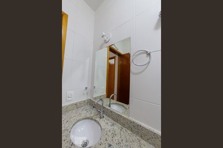 Banheiro de apartamento à venda com 1 quarto, 42m² em Vila Mazzei, São Paulo