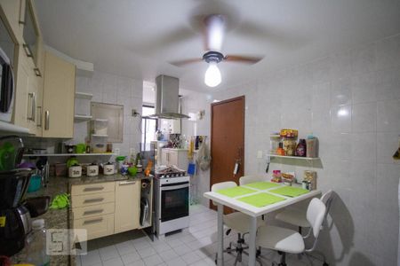 Apartamento à venda com 180m², 4 quartos e 2 vagasCozinha