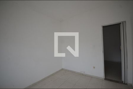 Quarto 1 de casa para alugar com 2 quartos, 50m² em Marechal Hermes, Rio de Janeiro