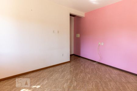 Sala de casa de condomínio à venda com 2 quartos, 80m² em Olaria, Canoas