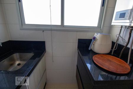 Apartamento para alugar com 81m², 2 quartos e 1 vagaArea de serviço