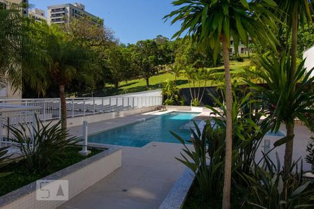 Apartamento para alugar com 81m², 2 quartos e 1 vagaPiscina