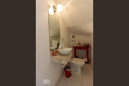 Casa de condomínio para alugar com 130m², 3 quartos e 2 vagas Casa de condomínio para alugar com 130m², 3 quartos e 2 vagasLavabo