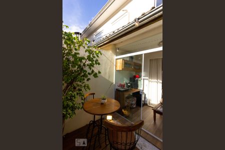 Casa de condomínio para alugar com 130m², 3 quartos e 2 vagas Casa de condomínio para alugar com 130m², 3 quartos e 2 vagasQuintal