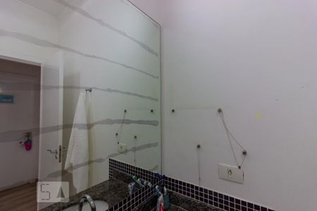 Banheiro 2 de casa de condomínio para alugar com 3 quartos, 130m² em Chácara Canta Galo, Cotia