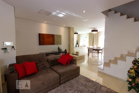 Sala de casa de condomínio para alugar com 3 quartos, 130m² em Chácara Canta Galo, Cotia