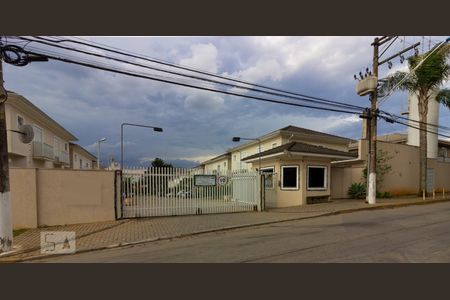 Casa de condomínio para alugar com 130m², 3 quartos e 2 vagas Casa de condomínio para alugar com 130m², 3 quartos e 2 vagasFachada