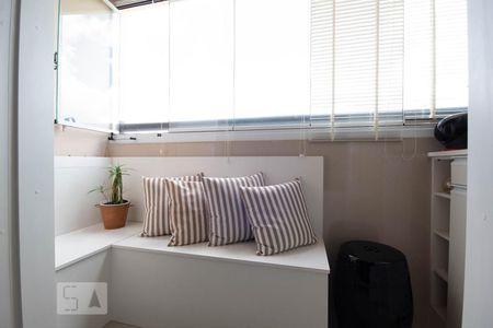 Sacada de apartamento para alugar com 3 quartos, 2m² em Continental, Osasco