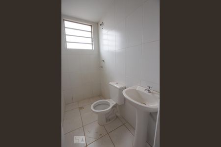 Banheiro social de apartamento para alugar com 2 quartos, 48m² em Parque São Sebastião, Ribeirão Preto