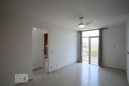Sala 1 de apartamento para alugar com 3 quartos, 64m² em Tanque, Rio de Janeiro