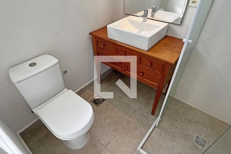 Banheiro da Suíte de apartamento para alugar com 2 quartos, 200m² em Ponta da Praia, Santos