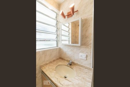 Apartamento para alugar com 85m², 3 quartos e sem vaga Apartamento para alugar com 85m², 3 quartos e sem vagaBanheiro social