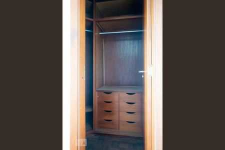 Apartamento à venda com 155m², 4 quartos e 4 vagasCLOSET QUARTO 4 SUITE