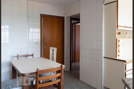 Apartamento à venda com 155m², 4 quartos e 4 vagasCOZINHA