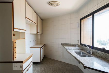 Apartamento à venda com 155m², 4 quartos e 4 vagasCOZINHA