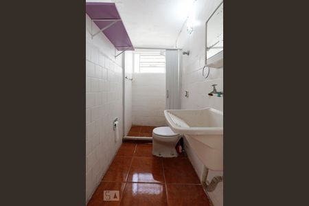 Banheiro de kitnet/studio para alugar com 1 quarto, 25m² em Bela Vista, São Paulo