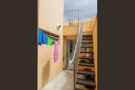 Casa à venda com 177m², 3 quartos e 2 vagas Casa à venda com 177m², 3 quartos e 2 vagasEscada