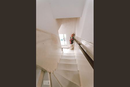 Escada de casa para alugar com 4 quartos, 110m² em Nazaré, Salvador