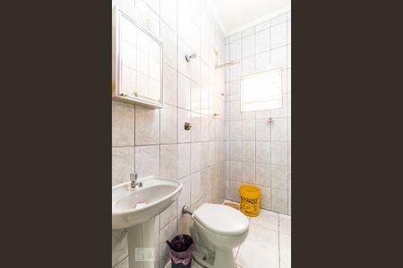 Casa à venda com 200m², 2 quartos e 2 vagasCasa 2 - Edícula - Banheiro