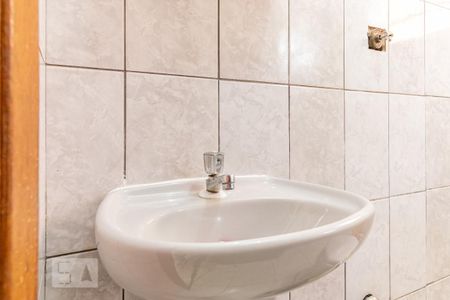 Casa à venda com 200m², 2 quartos e 2 vagasCasa 2 - Edícula - Banheiro