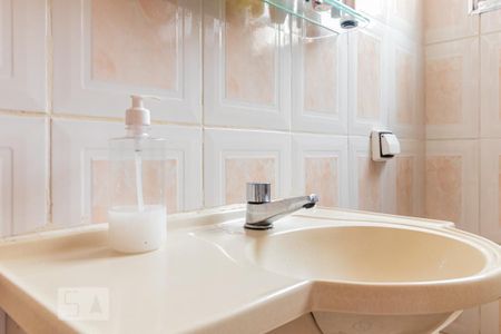 Casa à venda com 200m², 2 quartos e 2 vagasBanheiro - Pia