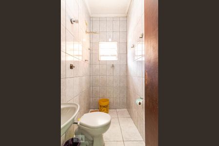 Casa à venda com 200m², 2 quartos e 2 vagasCasa 2 - Edícula - Banheiro