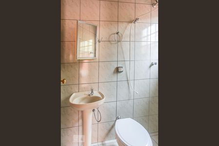 Casa à venda com 160m², 3 quartos e 6 vagasBanheiro de Serviço