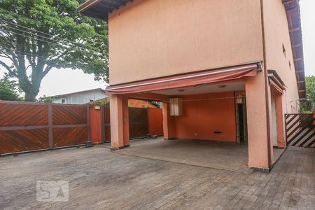 Casa à venda com 160m², 3 quartos e 6 vagasQuintal