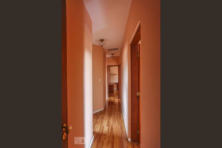 Casa à venda com 160m², 3 quartos e 6 vagasCorredor