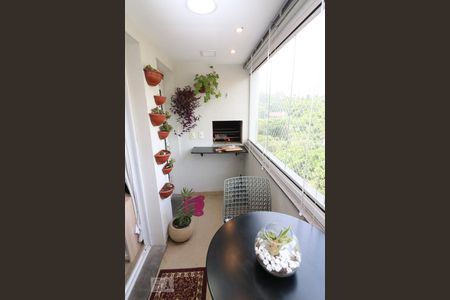 Sacada de apartamento à venda com 2 quartos, 69m² em Jardim Carvalho, Porto Alegre