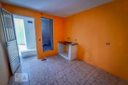 Cozinha de casa para alugar com 1 quarto, 50m² em Jardim Tietê, São Paulo